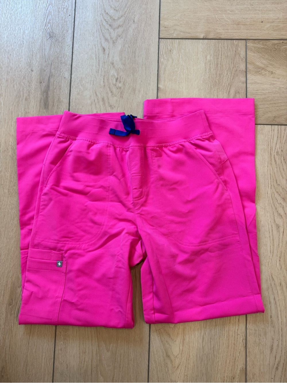 Figs Isabel Wide Leg Scrub Pants - Rapid Response Pink Size MR - Picture 2 of 5
